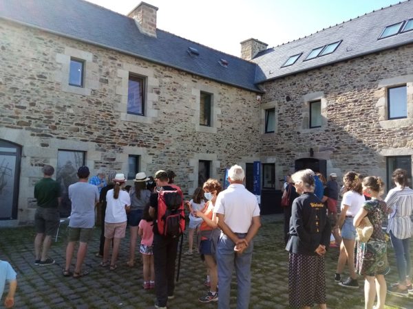 Participants au jeu de piste à Ploubazlanec