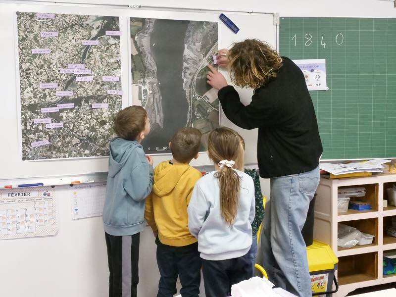 Travail au tableau sur la carte