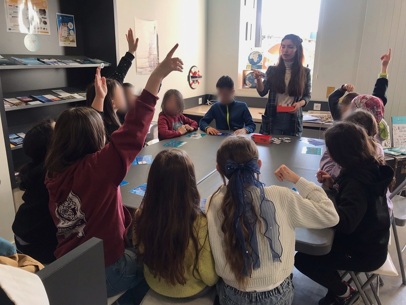 Atelier matelotage pour la classe à Milmarin.