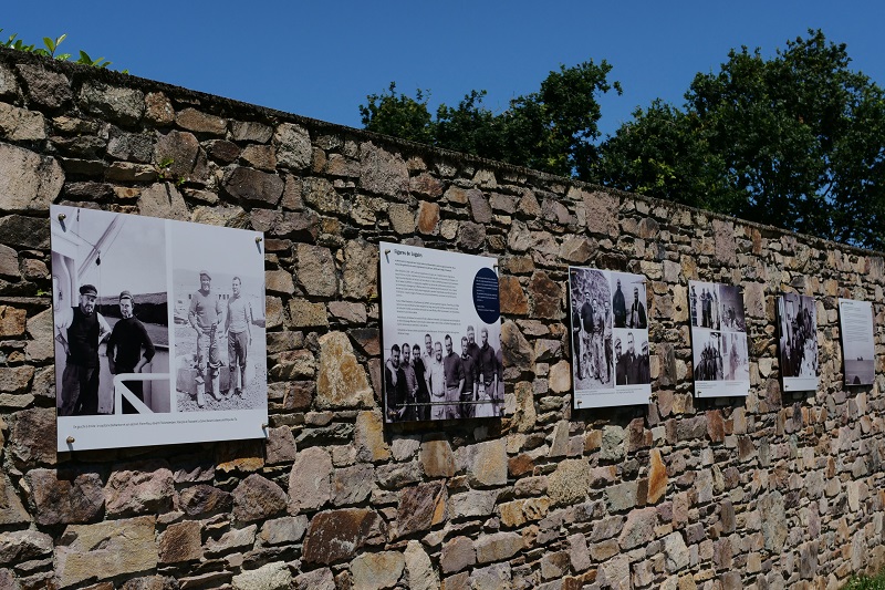 Les photos exposées dans le jardin de Milmarin Les photos exposées dans le jardin de Milmarin