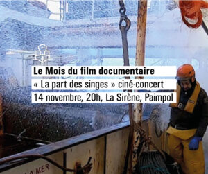 Des marins sur un navire en pleine tempête