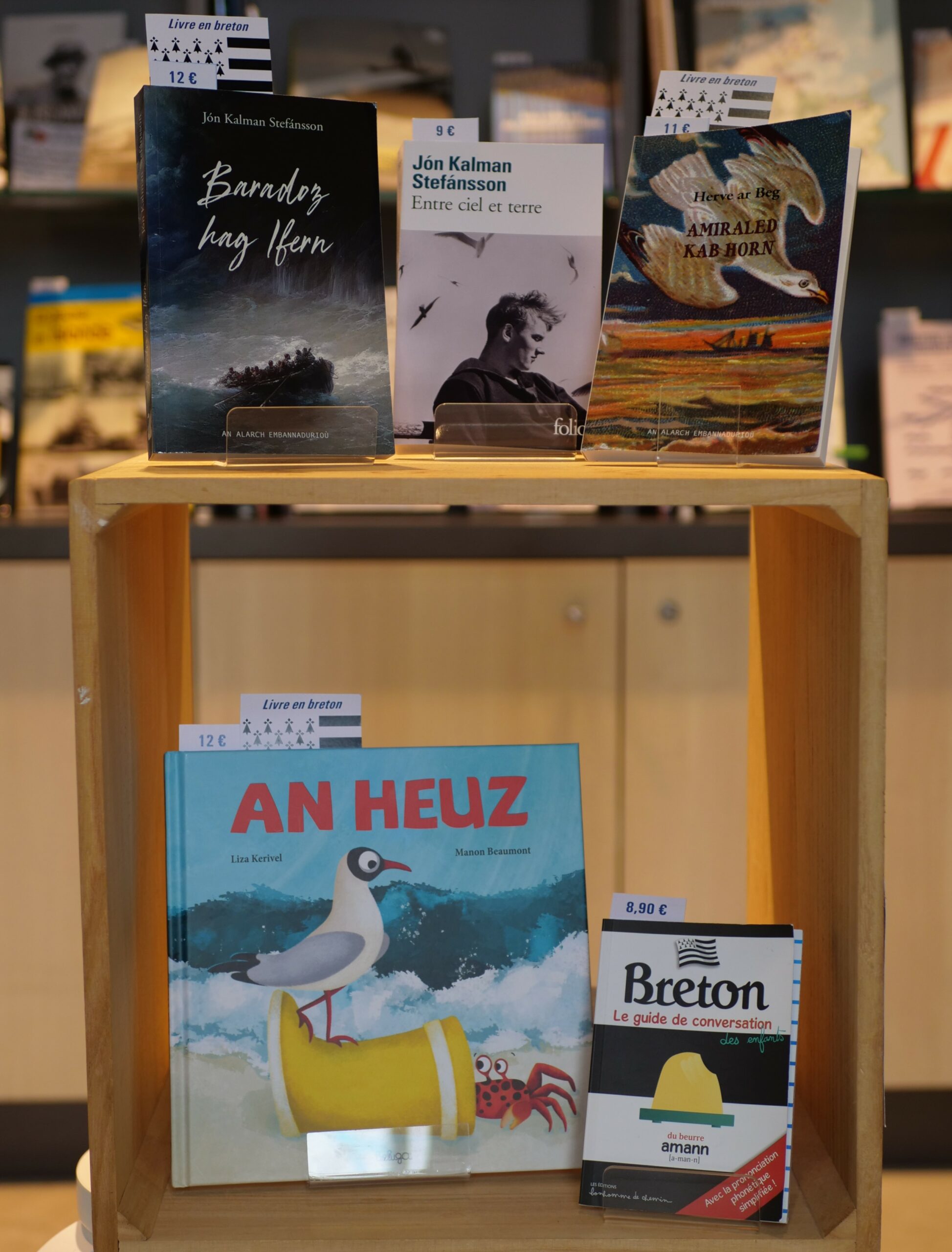 La boutique présente une liste d'ouvrages en breton pour les enfants et pour les grands.